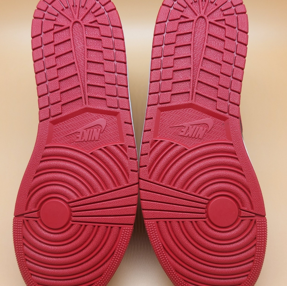 Jordan 1 Mid Banned - Picture 6 of 6